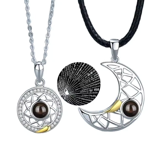 COLLAR SOL Y LUNA CON 100 IDIOMAS